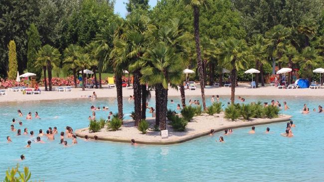 Parco acquatico Cavour, piscine immerse nel verde e aree picnic